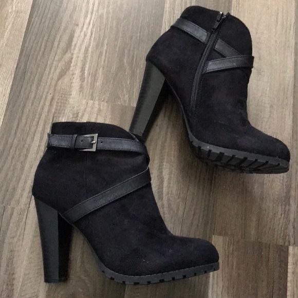 kisses Shoes - Black Booties